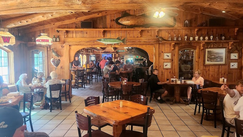 Food and interior photo 4 at River's Edge Pub & Grub in Wisconsin Dells