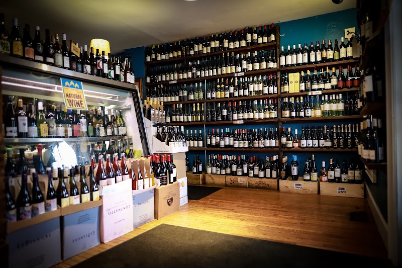 Mudgie's Deli and Wine Shop in Detroit