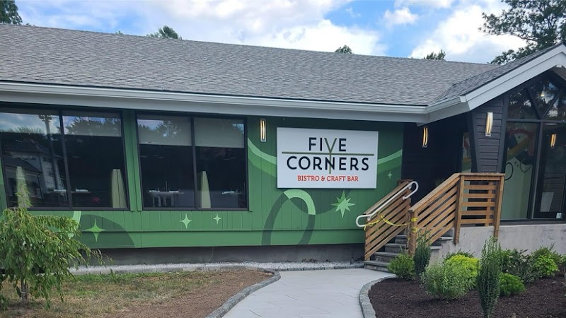 Five Corners Bistro & Craft Bar in Farmington