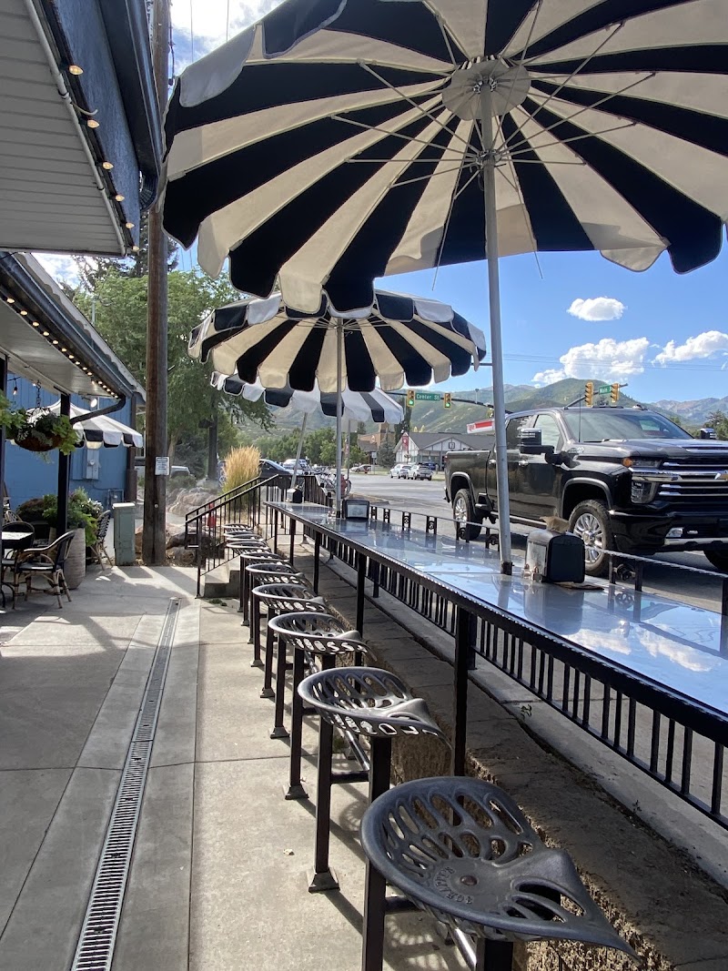 Lola's Street Kitchen in Midway