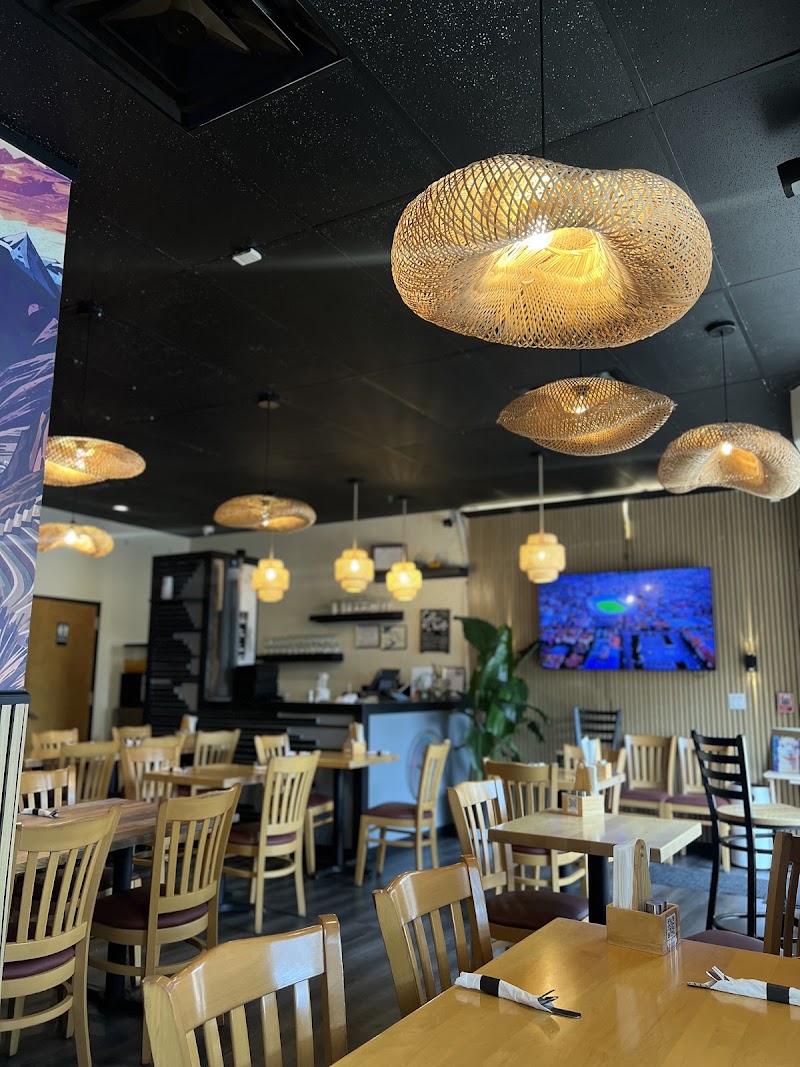 Food and interior photo 4 at Llama Sam Restaurant in Hackensack