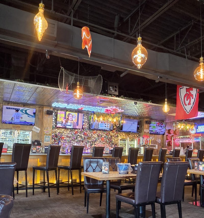 Hook & Reel Cajun Seafood & Bar in Overland Park