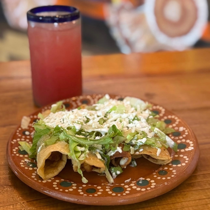 Food and interior photo 5 at Tacos Godoy in Little Rock
