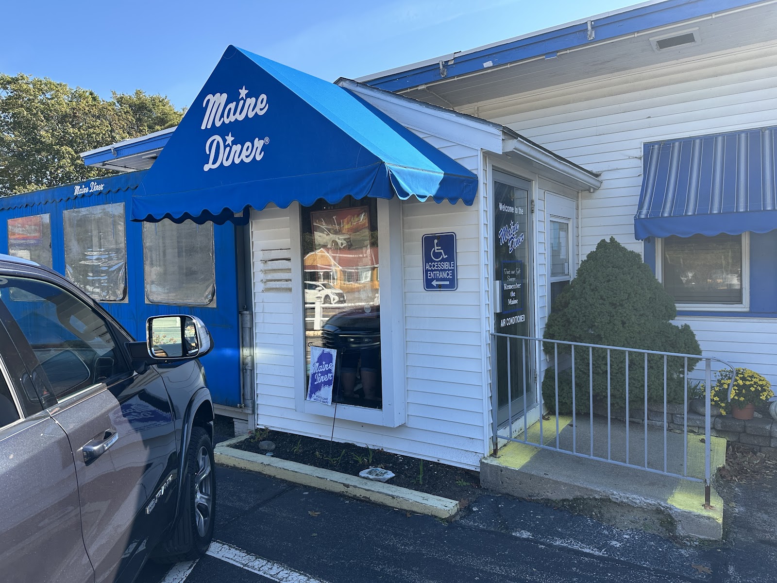 Maine Diner and Gift Shop in Wells