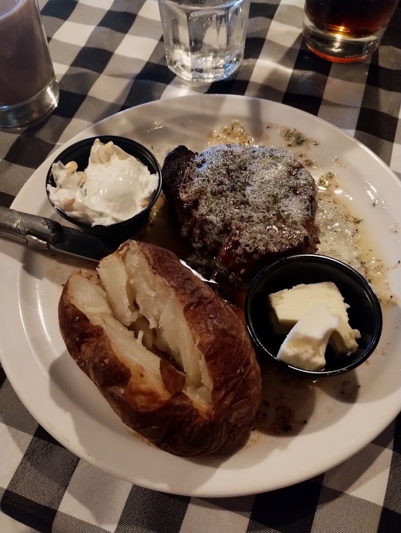 Food and interior photo 4 at Grande Mere Inn in Stevensville