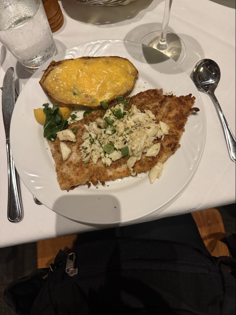 Food and interior photo 4 at Louisiana Lagniappe Restaurant in Baton Rouge