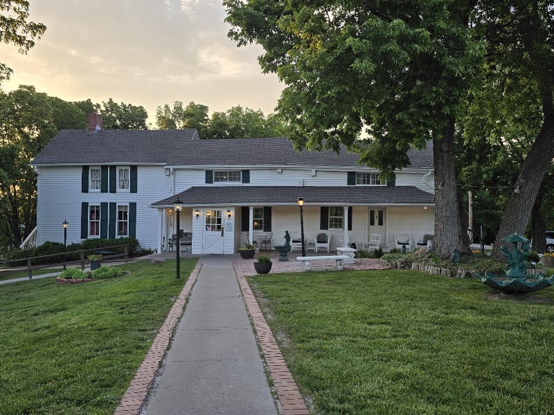 Food and interior photo 3 at Stroud's Oak Ridge Manor in Kansas City