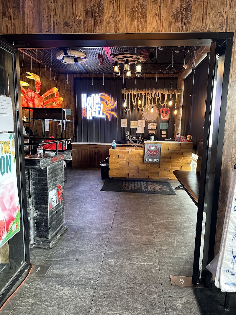 Hook & Reel Cajun Seafood & Bar in Linden