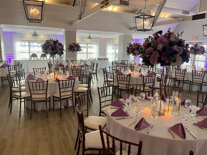 The Cove | Restaurant & Marina in Fall River