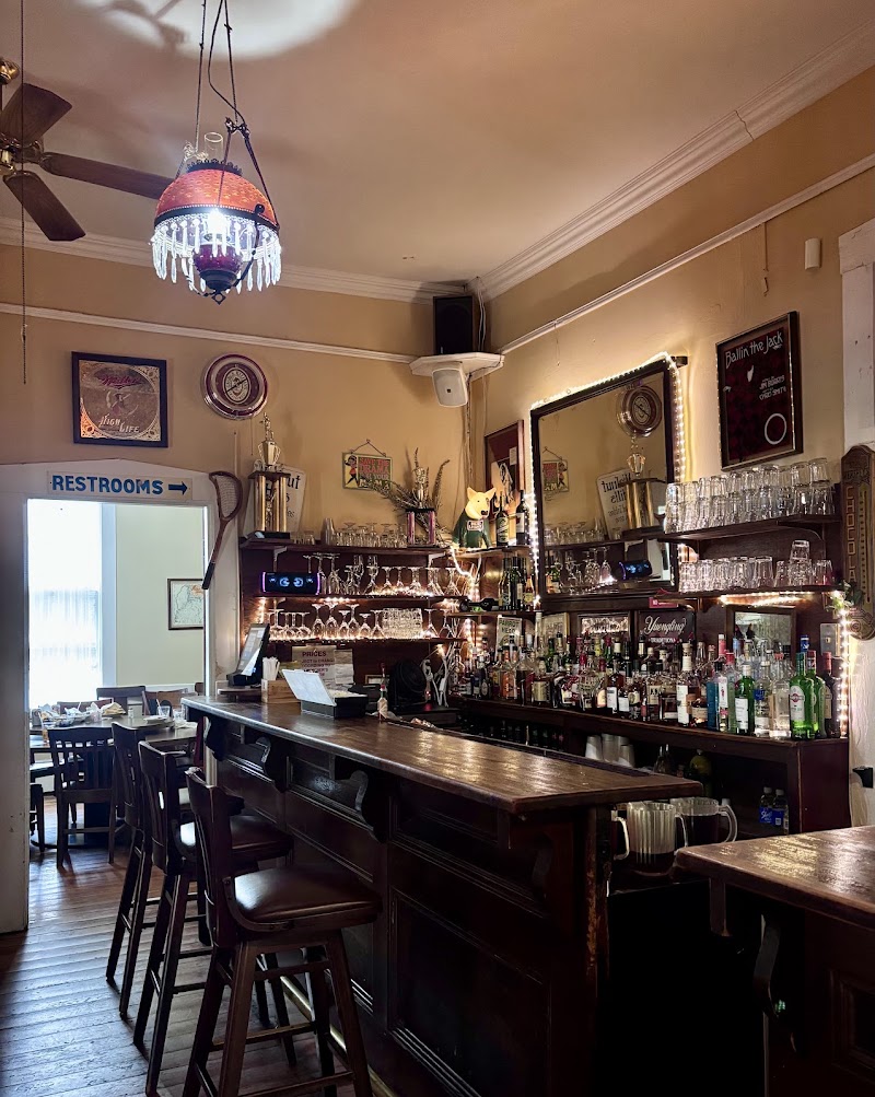 Food and interior photo 5 at Walnut Hills in Vicksburg