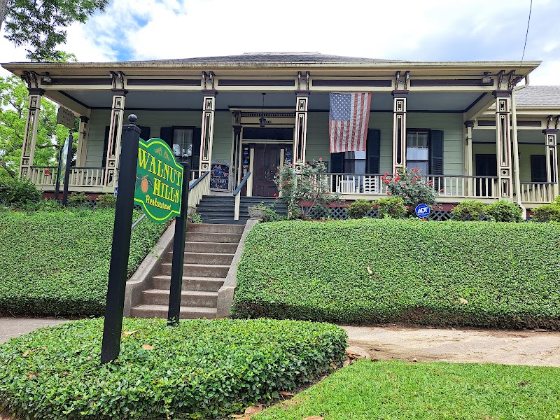 Food and interior photo 4 at Walnut Hills in Vicksburg