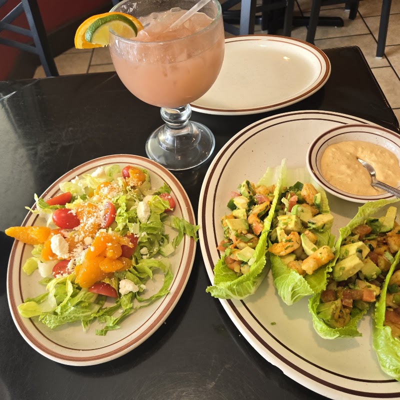 Food and interior photo 3 at El Viajero Tradicional Mexicano in Hooksett