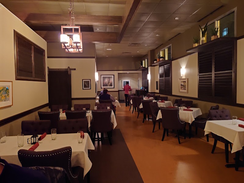 Noah's Restaurant & Lounge in Charleston