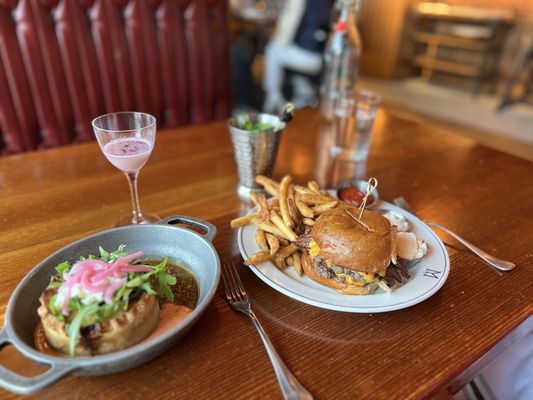 Food and interior photo 5 at Mulberry Street Tavern in Des Moines