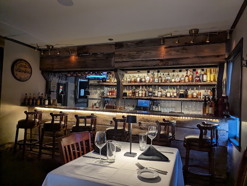 Oaklawn Southern Dining in Paris