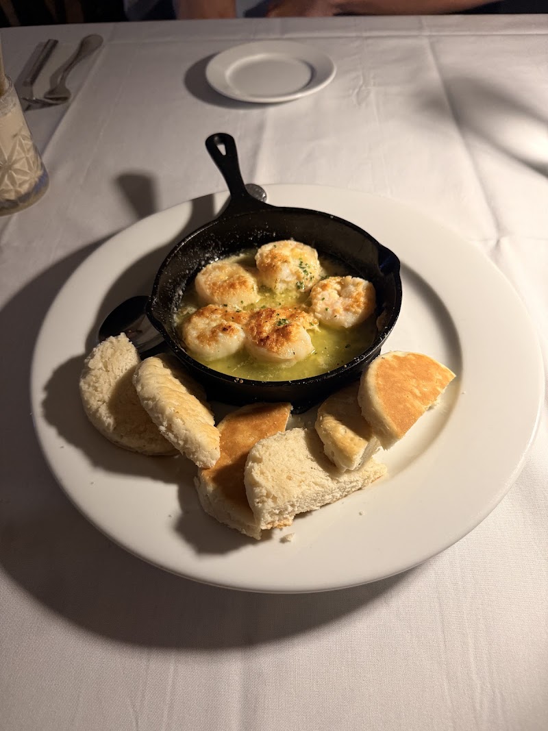 Food and interior photo 2 at Oaklawn Southern Dining in Paris