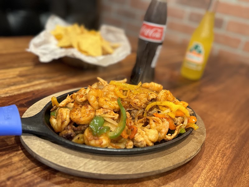 Food and interior photo 1 at Mi Azteca Mexican Restaurant in Chantilly