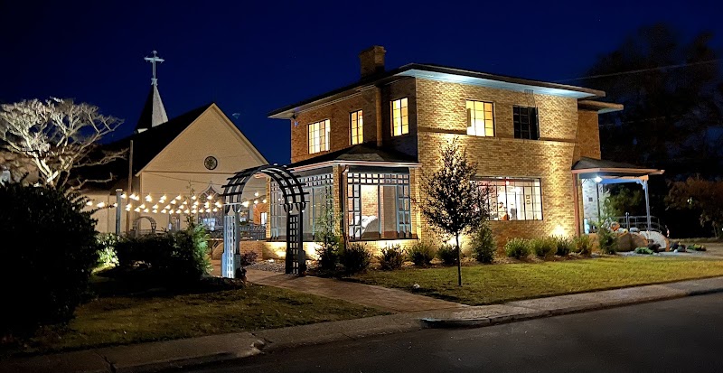 Food and interior photo 4 at Vicki B's Restaurant & Market in Manteo