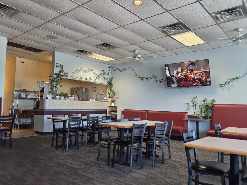 Food and interior photo 1 at Universal Thai Restaurant in Omaha