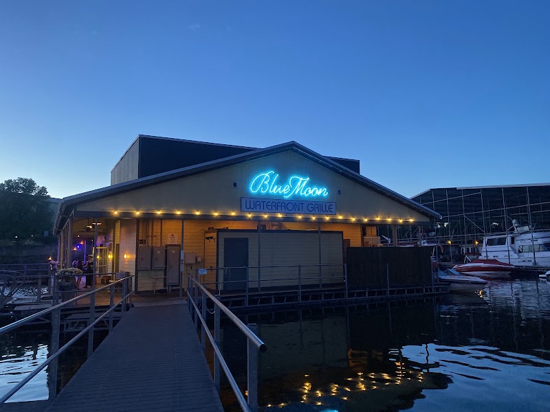 Blue Moon Waterfront Grille in Nashville