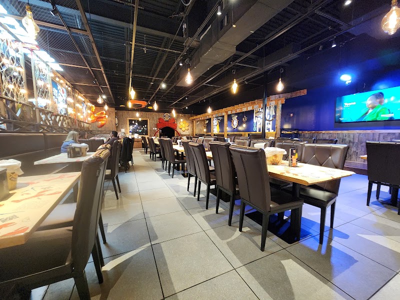 Food and interior photo 5 at Hook & Reel Cajun Seafood & Bar in Wheaton-Glenmont