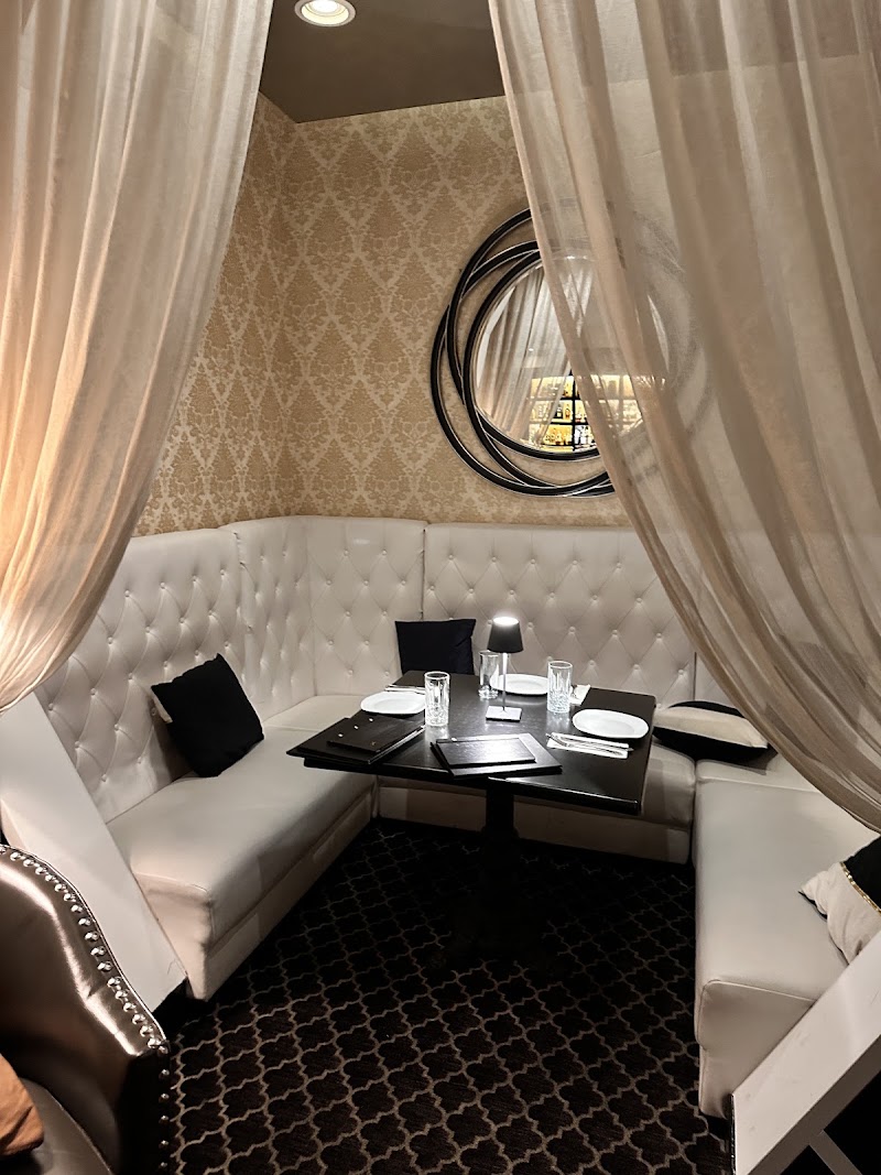 Food and interior photo 5 at Le Malt Lounge in Woodbridge Township