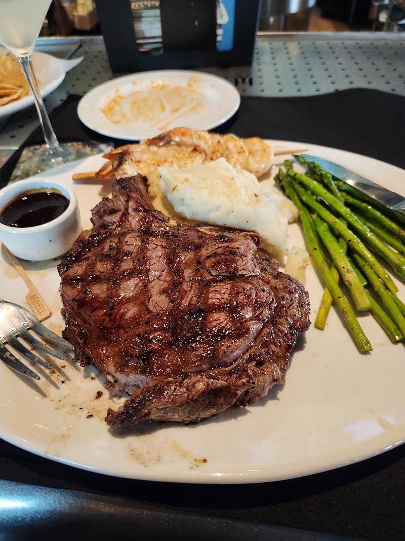 Food and interior photo 5 at Yard House in Kansas City