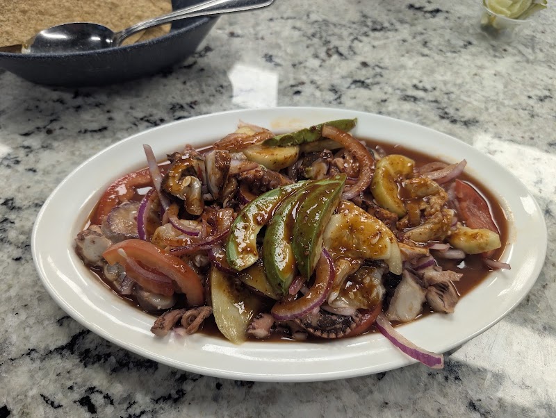 Food and interior photo 2 at Isla Del Mar Restaurante - West in Omaha