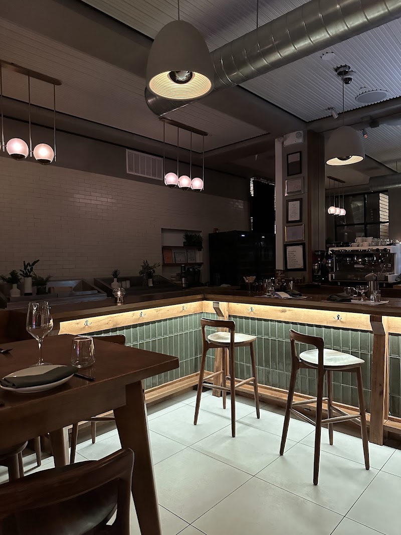 Food and interior photo 5 at Lindens in New York