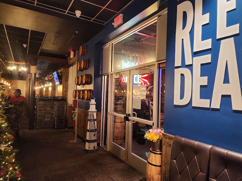 Hook & Reel Cajun Seafood & Bar in Oklahoma City