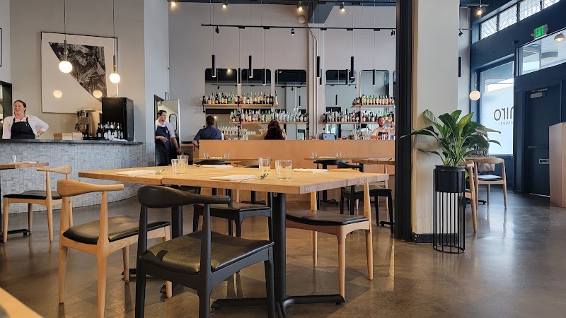Miro Kaimuki - The Counter in Honolulu