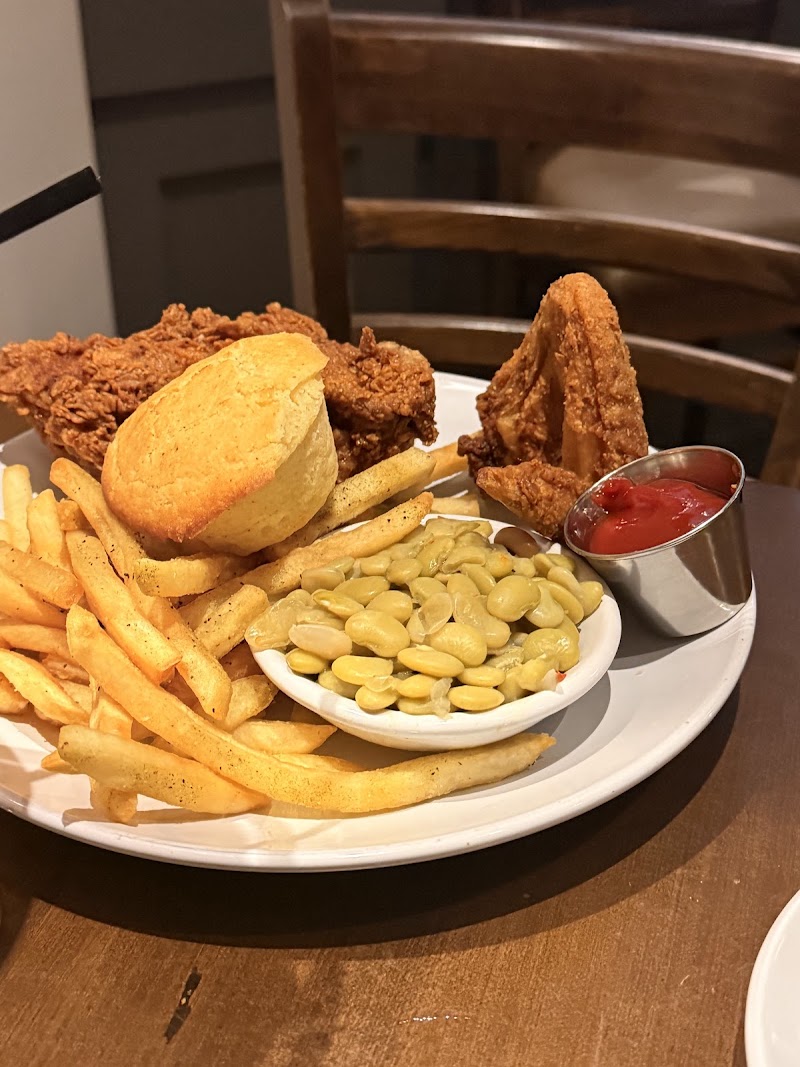 Food and interior photo 2 at Table 100 in Flowood