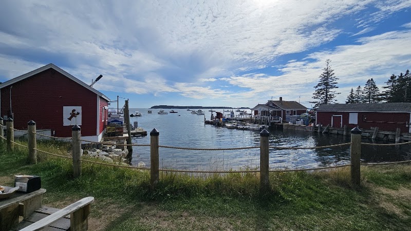 Food and interior photo 5 at McLoons Lobster Shack in South Thomaston
