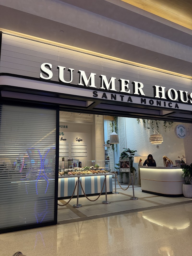 Food and interior photo 4 at Summer House in Las Vegas