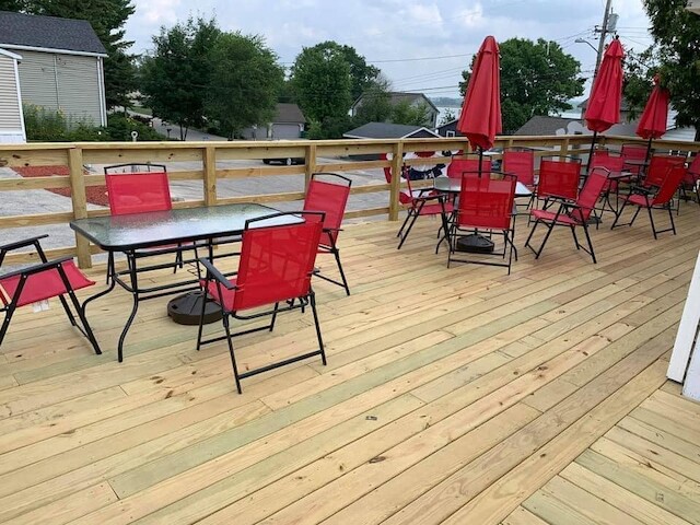 Uncle Larry’s Rustic Inn in Hartford