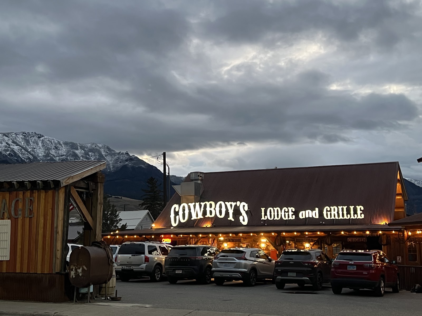 Cowboy's Lodge and Grille in Gardiner