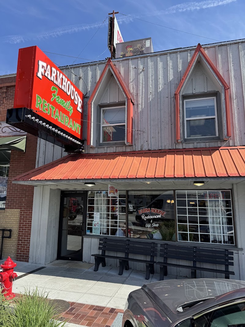 Food and interior photo 3 at Farmhouse Restaurant in Branson
