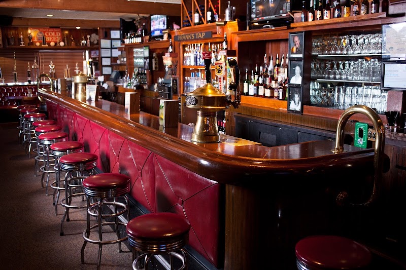 L. Woods Tap & Pine Lodge in Lincolnwood