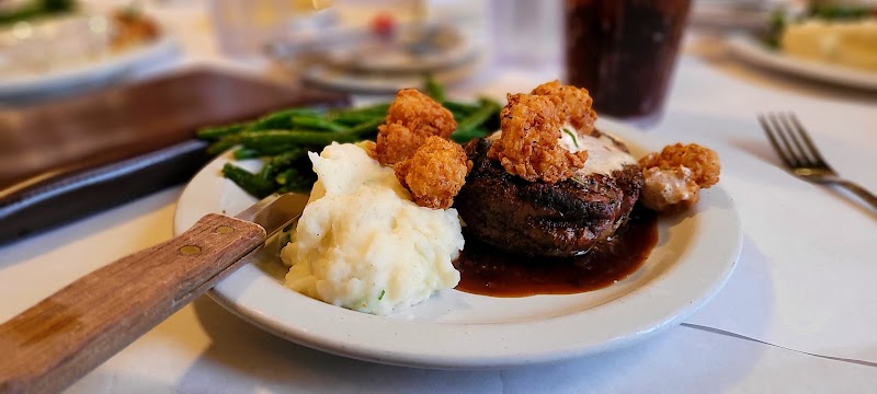 Food and interior photo 4 at Roberto's River Road Restaurant in Saint Gabriel