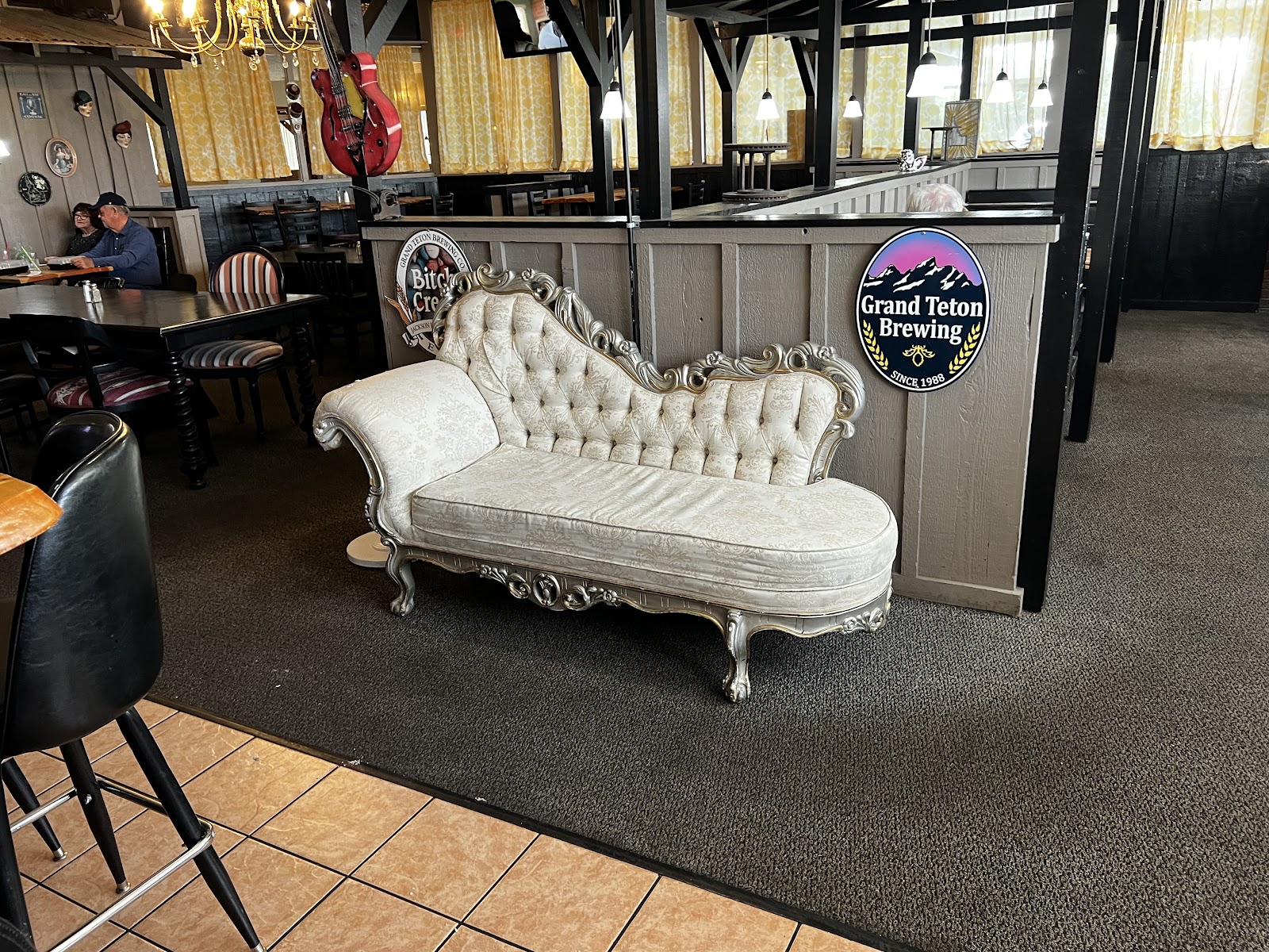 Bee's Knees Pub & Catering Co. in Idaho Falls