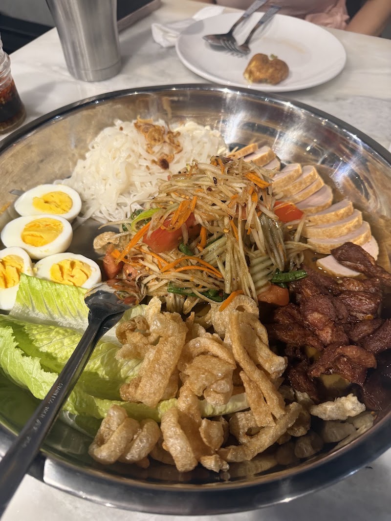 Food and interior photo 2 at Ying's Thai Cuisine in Honolulu