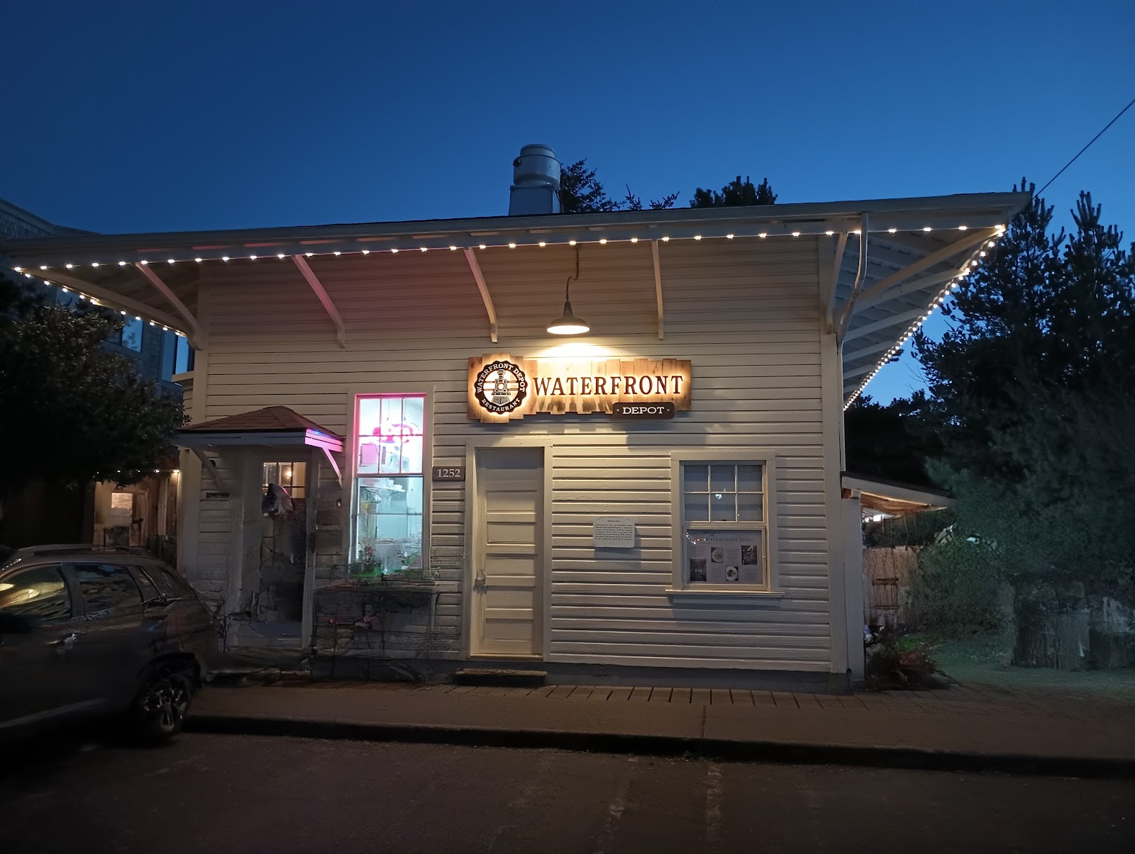 Waterfront Depot Restaurant in Florence