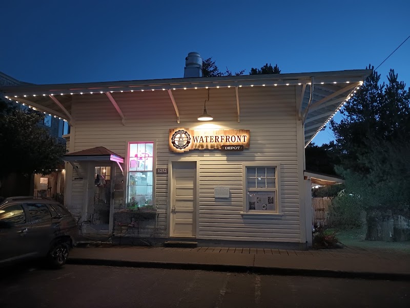 Waterfront Depot Restaurant in Florence