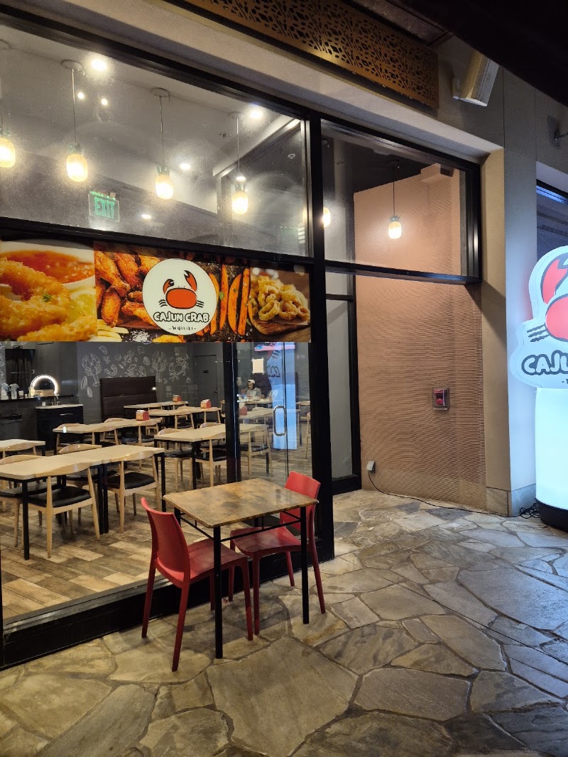 Food and interior photo 4 at Cajun Crab Waikiki in Honolulu
