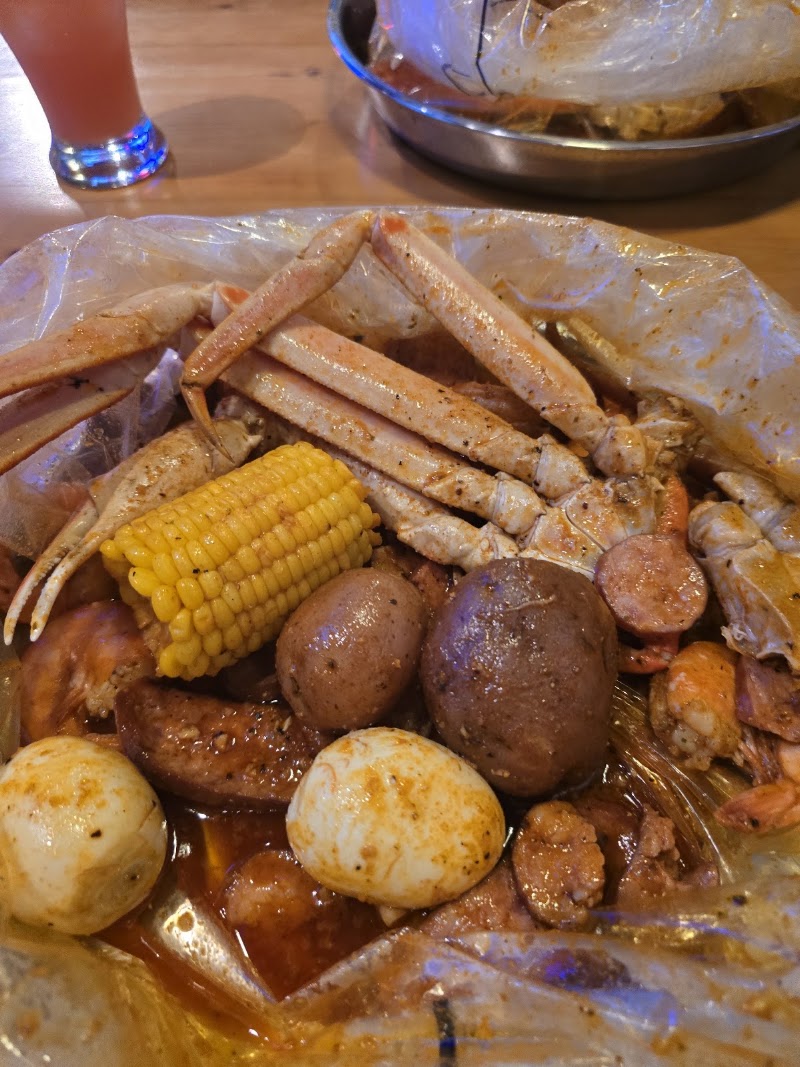 Food and interior photo 5 at The Juicy Seafood Restaurant & Bar- Siegen in Baton Rouge