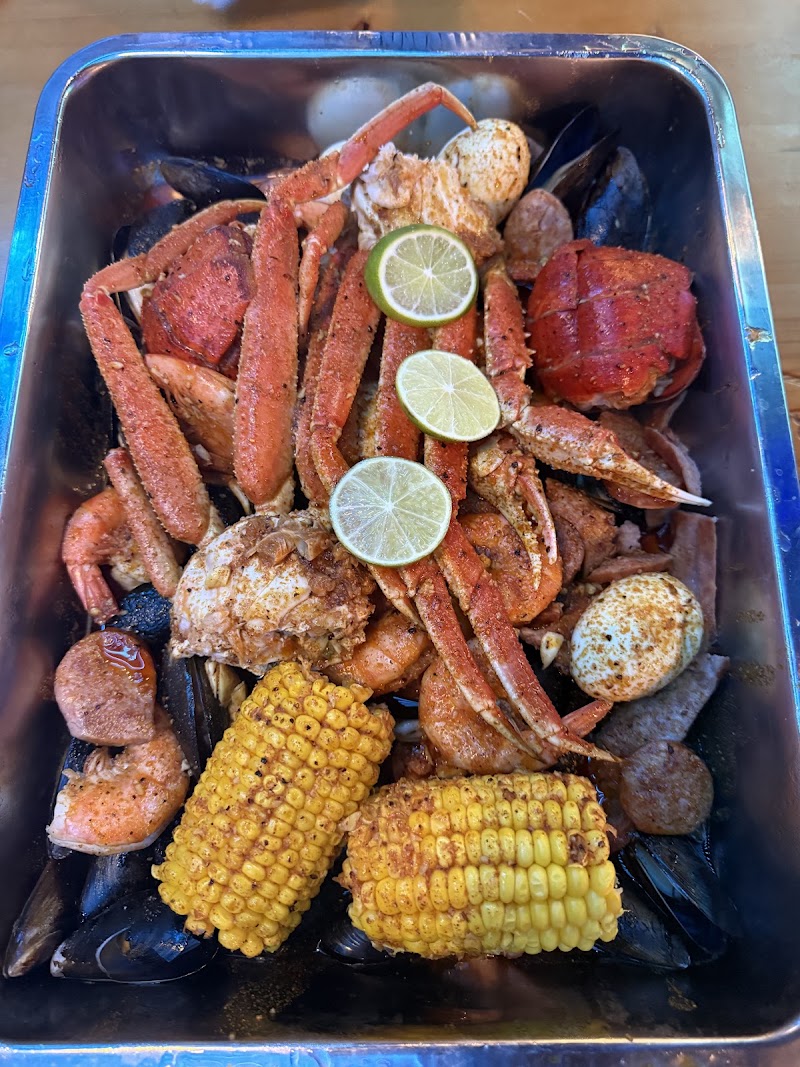 Food and interior photo 4 at The Juicy Seafood Restaurant & Bar- Siegen in Baton Rouge
