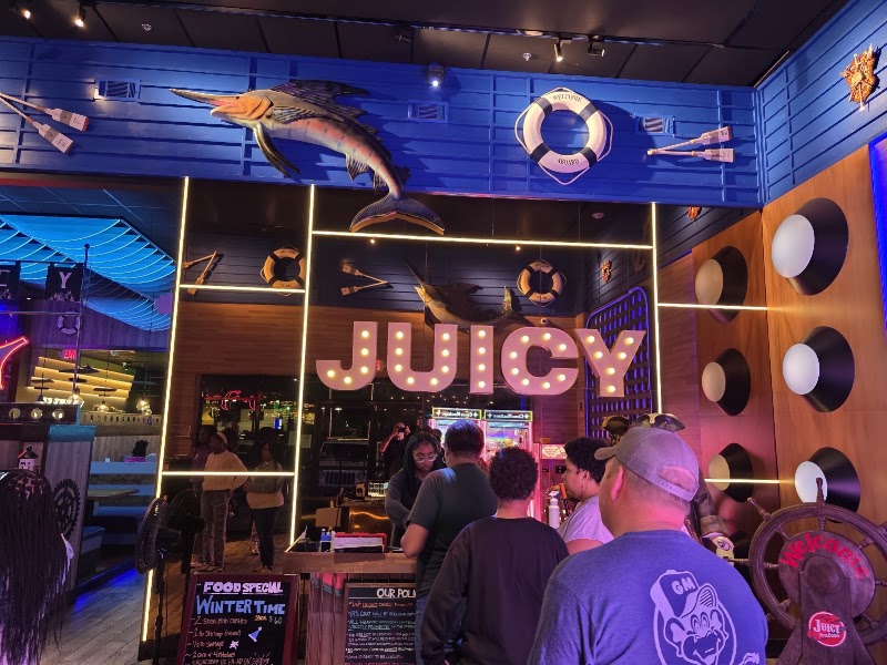 Food and interior photo 2 at The Juicy Seafood Restaurant & Bar- Siegen in Baton Rouge