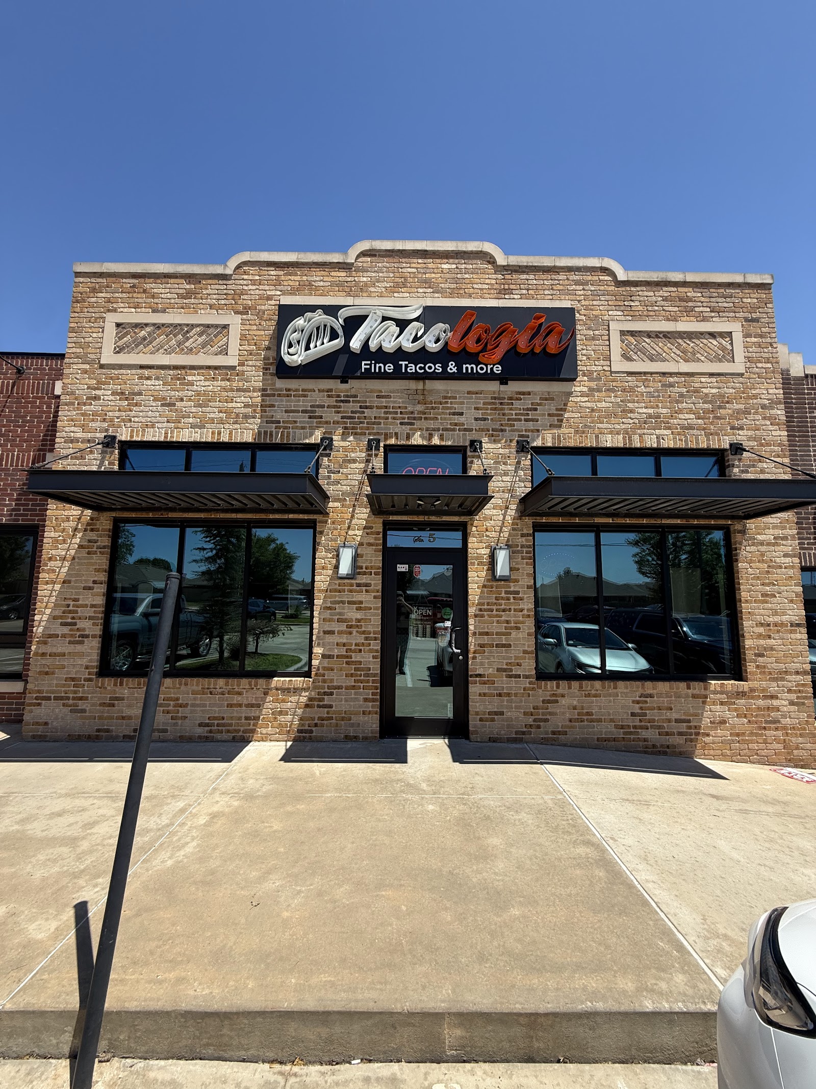 Tacologia in Moore