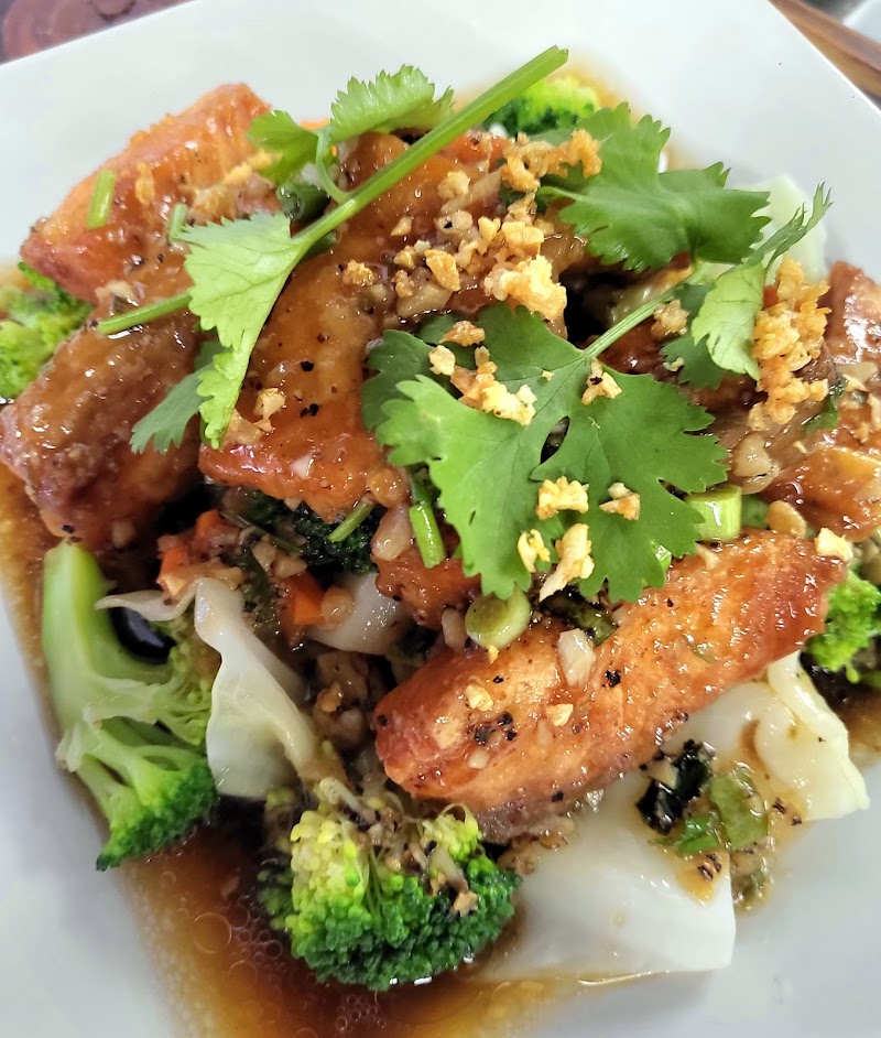 Food and interior photo 4 at Siam Thai Chef in Lander
