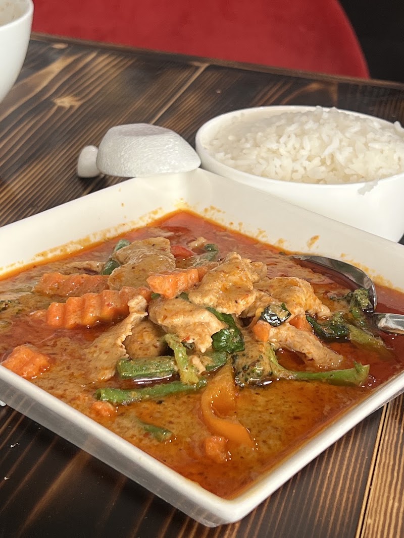 Food and interior photo 1 at Siam Thai Chef in Lander